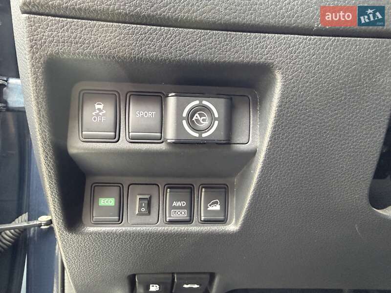 Позашляховик / Кросовер Nissan Rogue 2015 в Києві