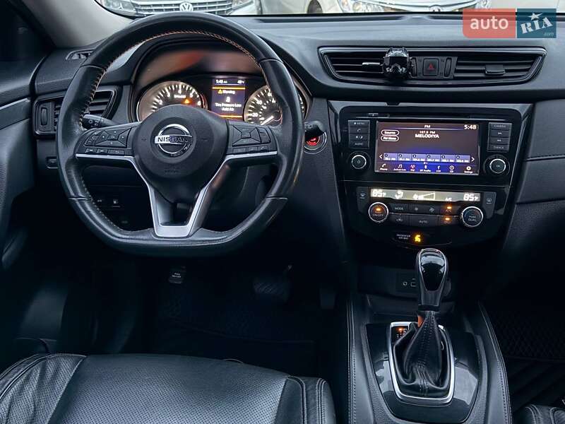 Внедорожник / Кроссовер Nissan Rogue 2017 в Харькове