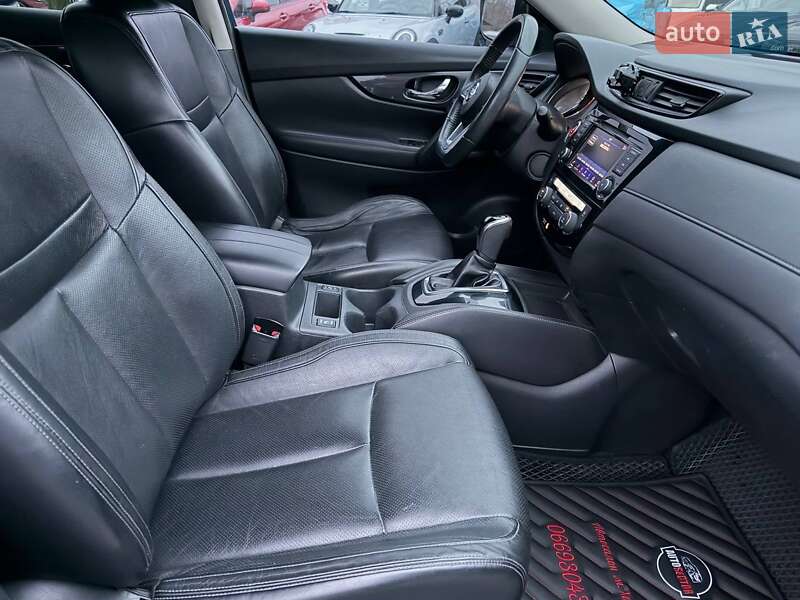 Внедорожник / Кроссовер Nissan Rogue 2017 в Харькове