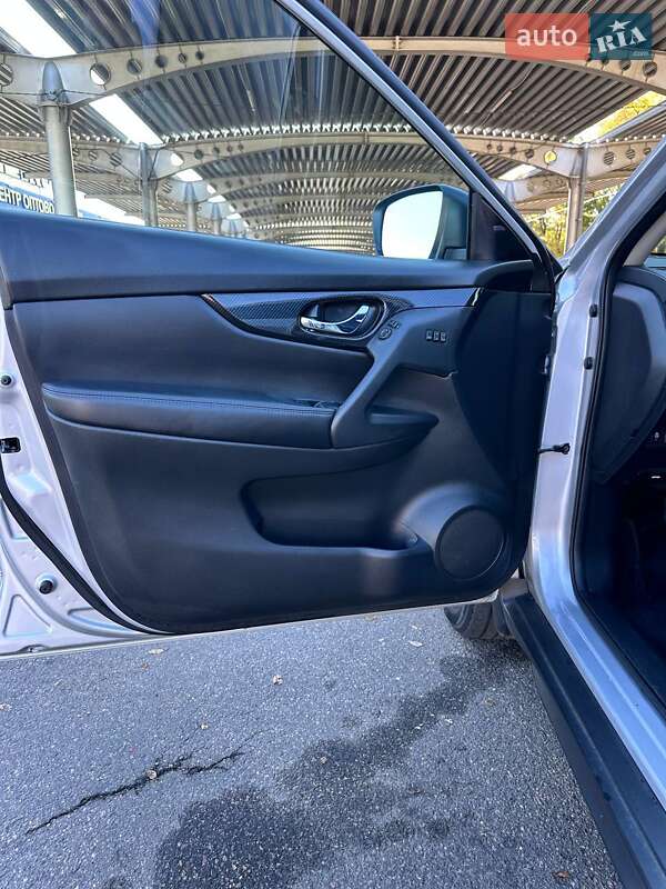 Позашляховик / Кросовер Nissan Rogue 2017 в Миколаєві