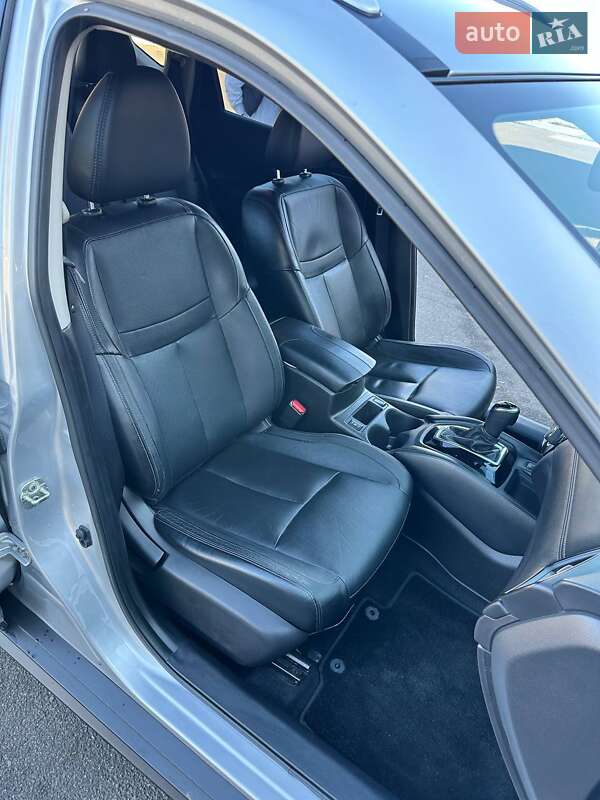 Позашляховик / Кросовер Nissan Rogue 2017 в Миколаєві