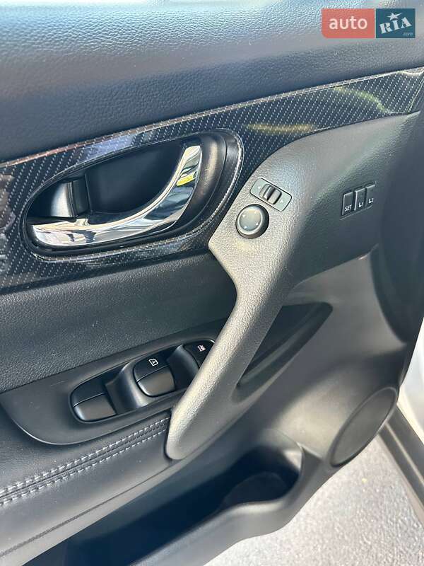 Позашляховик / Кросовер Nissan Rogue 2017 в Миколаєві