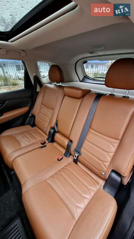 Внедорожник / Кроссовер Nissan Rogue 2017 в Запорожье