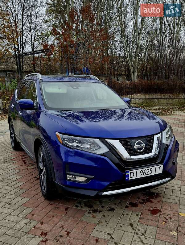 Внедорожник / Кроссовер Nissan Rogue 2017 в Запорожье