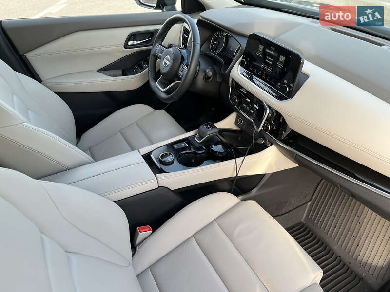 Внедорожник / Кроссовер Nissan Rogue 2023 в Киеве