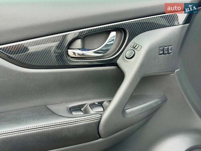 Внедорожник / Кроссовер Nissan Rogue 2017 в Киеве