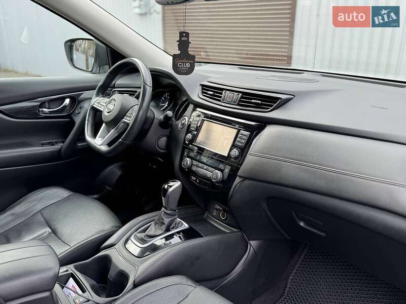 Внедорожник / Кроссовер Nissan Rogue 2017 в Киеве