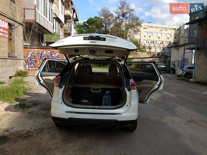 Внедорожник / Кроссовер Nissan Rogue 2015 в Харькове