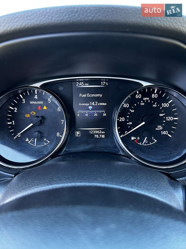 Внедорожник / Кроссовер Nissan Rogue 2016 в Новоднестровске