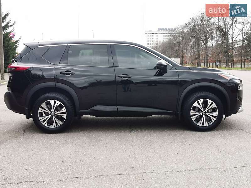 Внедорожник / Кроссовер Nissan Rogue 2021 в Киеве