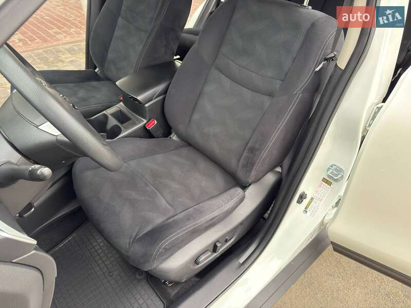 Позашляховик / Кросовер Nissan Rogue 2016 в Дніпрі фото 11 Позашляховик / Кросовер Nissan Rogue 2016 в Дніпрі