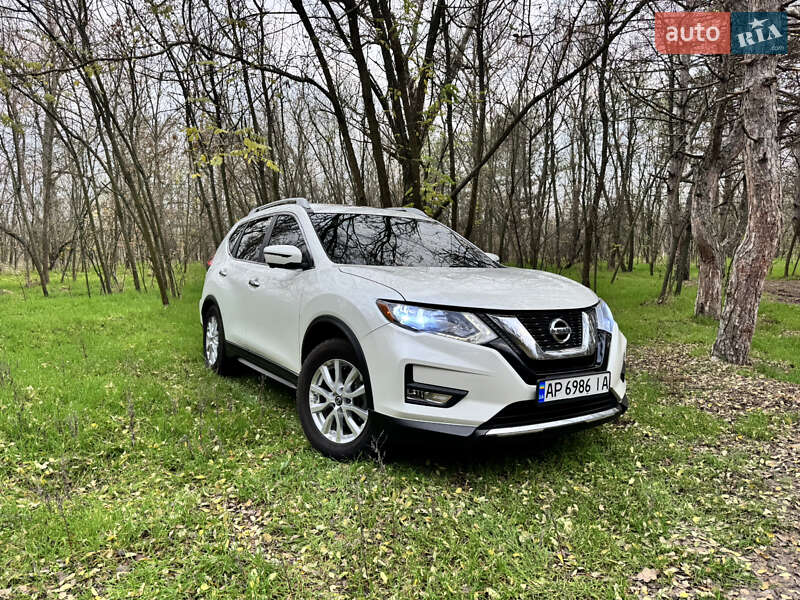 Внедорожник / Кроссовер Nissan Rogue 2017 в Запорожье