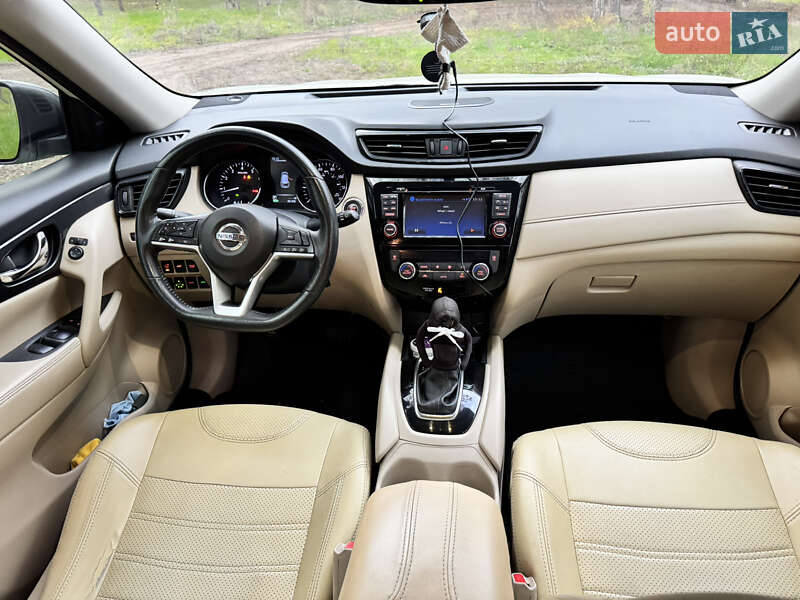 Внедорожник / Кроссовер Nissan Rogue 2017 в Запорожье