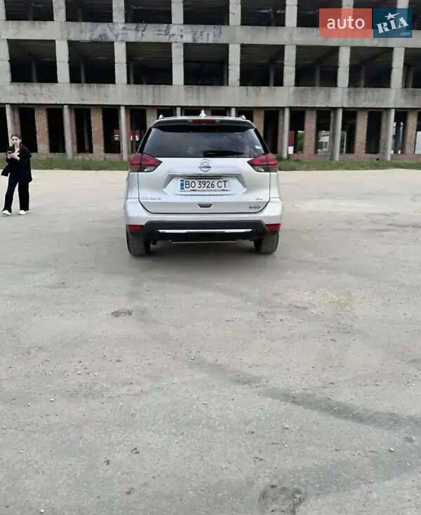 Внедорожник / Кроссовер Nissan Rogue 2017 в Хмельницком