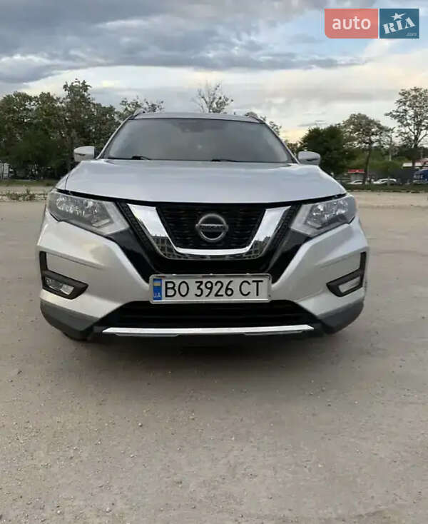 Внедорожник / Кроссовер Nissan Rogue 2017 в Хмельницком
