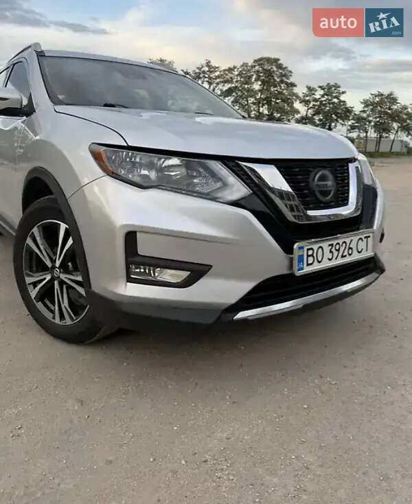 Внедорожник / Кроссовер Nissan Rogue 2017 в Хмельницком