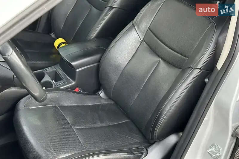 Внедорожник / Кроссовер Nissan Rogue 2017 в Хмельницком