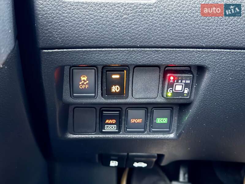 Внедорожник / Кроссовер Nissan Rogue 2016 в Харькове