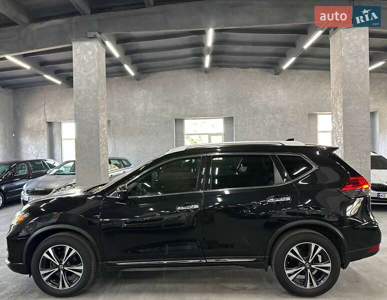 Внедорожник / Кроссовер Nissan Rogue 2017 в Каменском