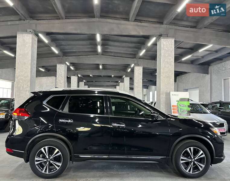 Внедорожник / Кроссовер Nissan Rogue 2017 в Каменском