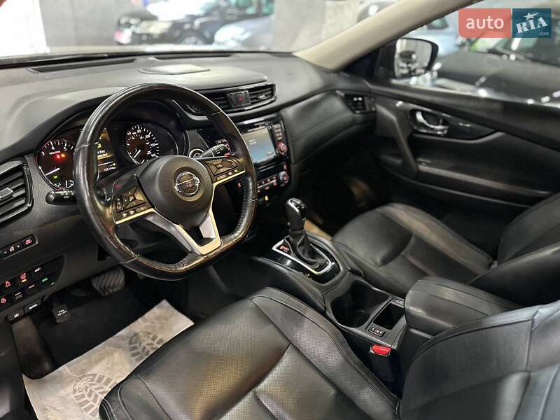 Внедорожник / Кроссовер Nissan Rogue 2017 в Каменском