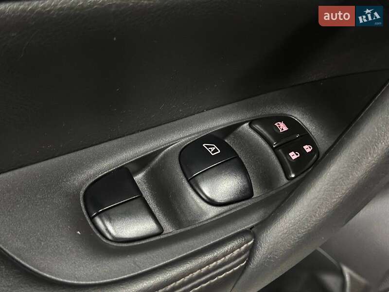 Внедорожник / Кроссовер Nissan Rogue 2017 в Каменском