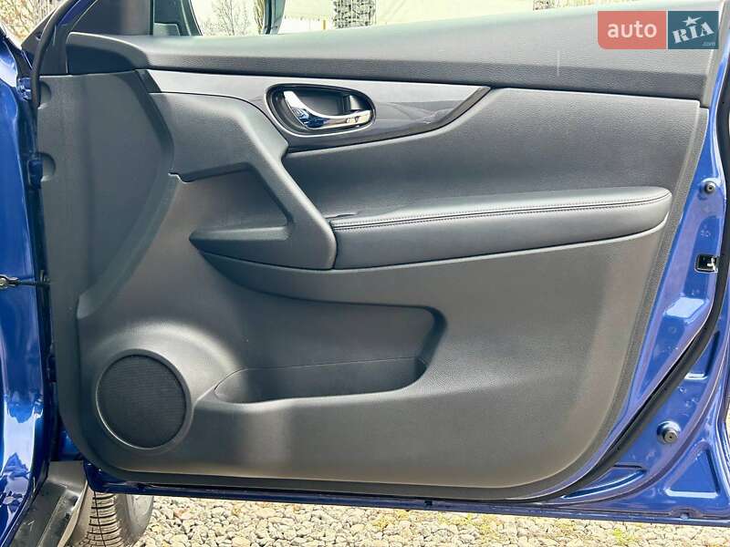 Внедорожник / Кроссовер Nissan Rogue 2017 в Одессе