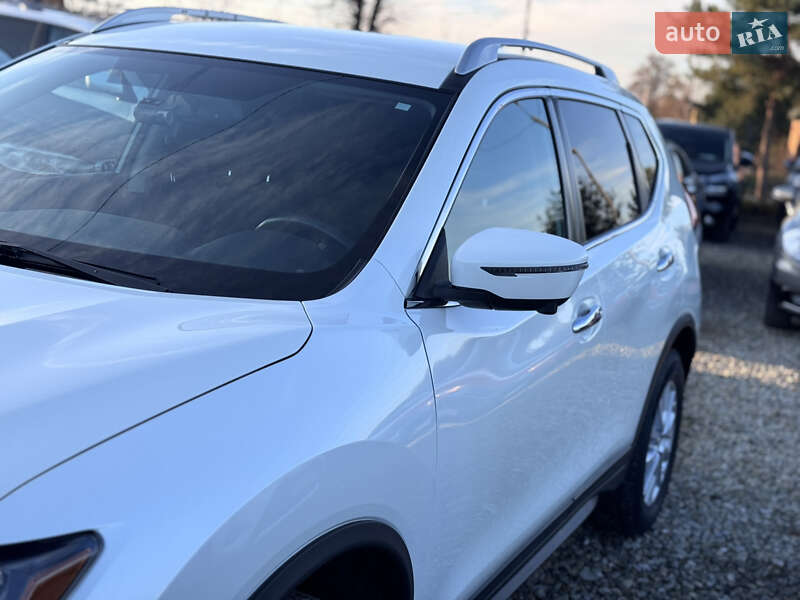 Внедорожник / Кроссовер Nissan Rogue 2017 в Ивано-Франковске