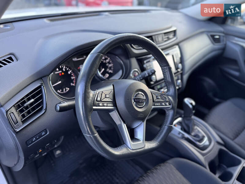 Внедорожник / Кроссовер Nissan Rogue 2017 в Ивано-Франковске