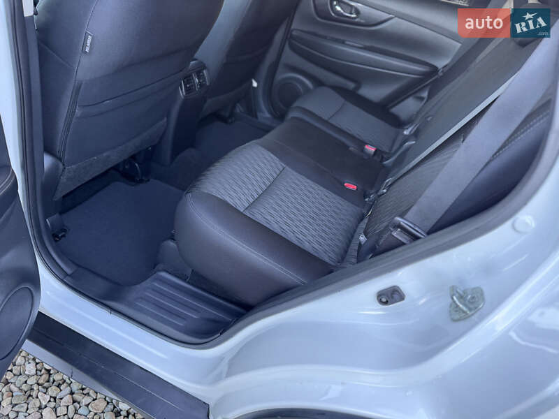 Внедорожник / Кроссовер Nissan Rogue 2017 в Ивано-Франковске