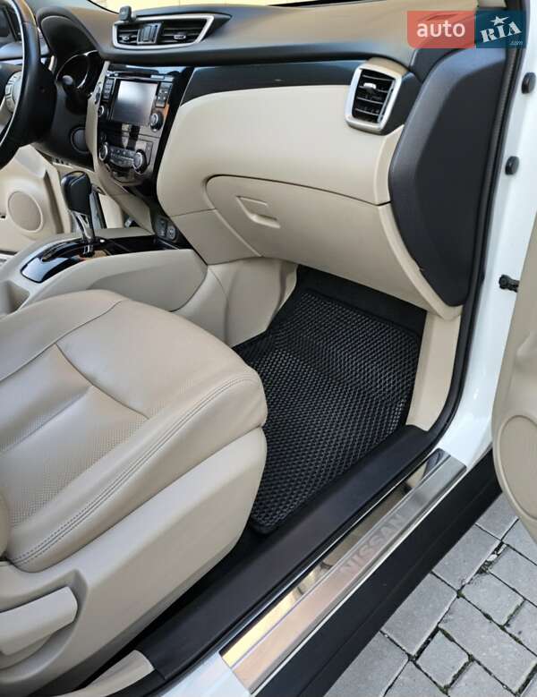 Внедорожник / Кроссовер Nissan Rogue 2015 в Житомире