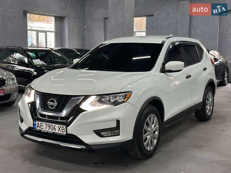 Внедорожник / Кроссовер Nissan Rogue 2017 в Каменском