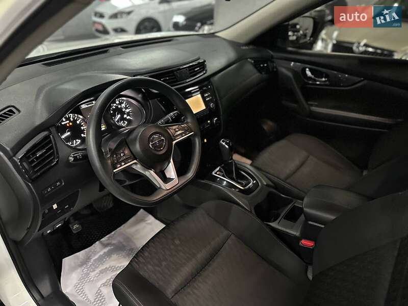 Внедорожник / Кроссовер Nissan Rogue 2017 в Каменском