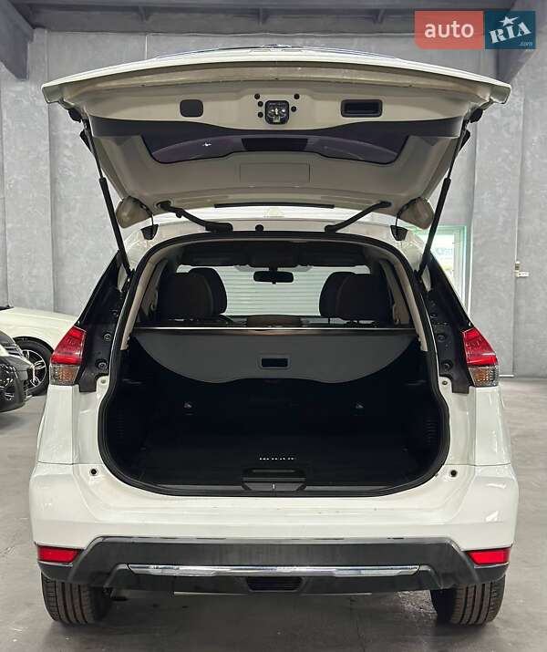 Внедорожник / Кроссовер Nissan Rogue 2017 в Каменском