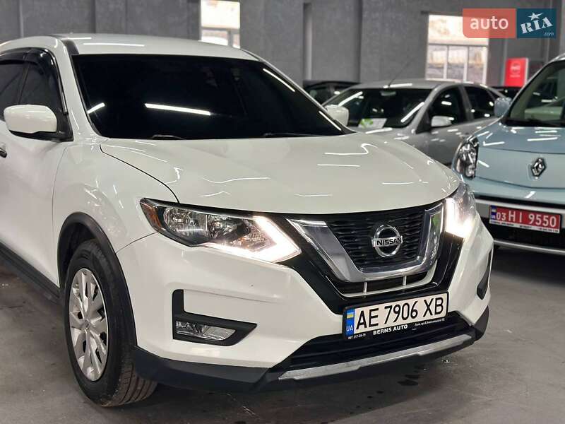 Внедорожник / Кроссовер Nissan Rogue 2017 в Каменском