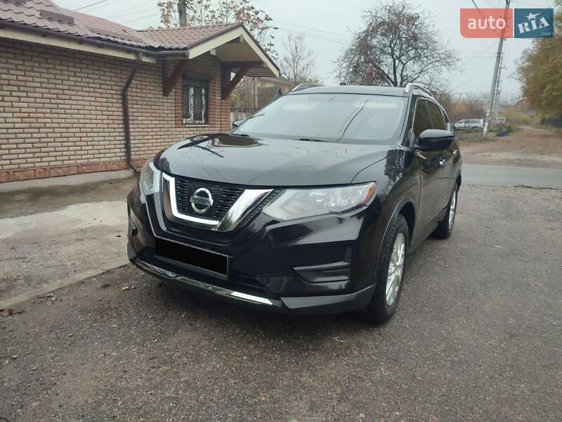 Внедорожник / Кроссовер Nissan Rogue 2017 в Запорожье