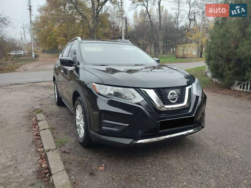 Внедорожник / Кроссовер Nissan Rogue 2017 в Запорожье