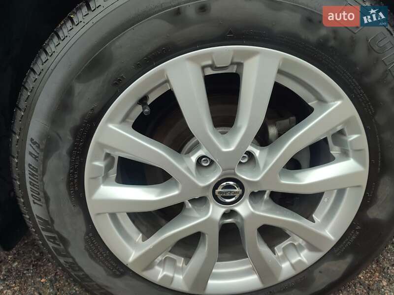 Внедорожник / Кроссовер Nissan Rogue 2017 в Запорожье