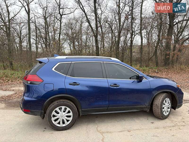 Внедорожник / Кроссовер Nissan Rogue 2016 в Черкассах