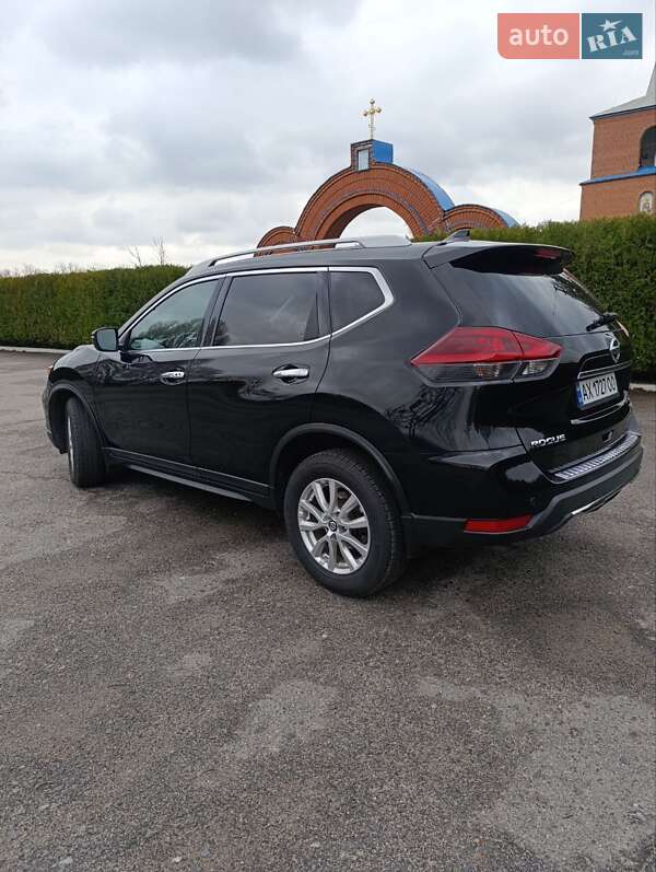 Внедорожник / Кроссовер Nissan Rogue 2019 в Змиеве