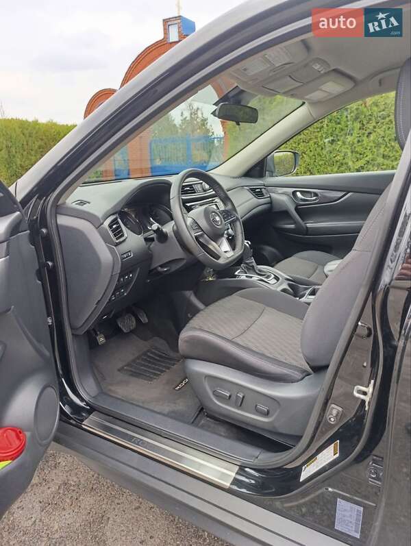 Внедорожник / Кроссовер Nissan Rogue 2019 в Змиеве