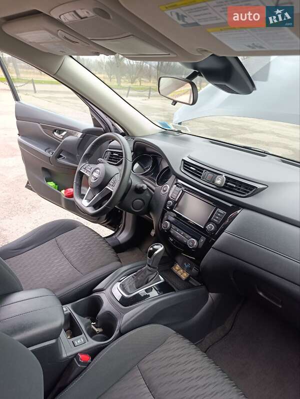 Внедорожник / Кроссовер Nissan Rogue 2019 в Змиеве
