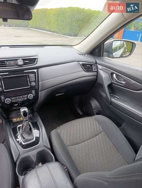 Внедорожник / Кроссовер Nissan Rogue 2019 в Змиеве