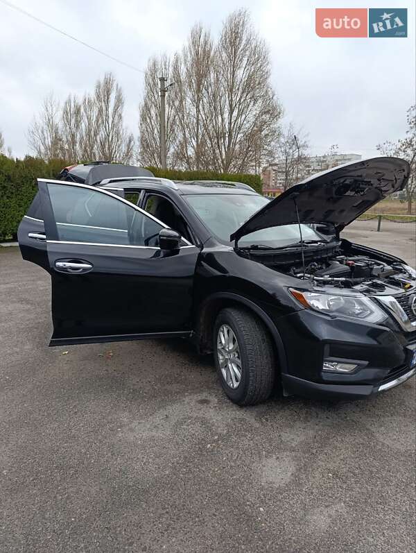 Внедорожник / Кроссовер Nissan Rogue 2019 в Змиеве