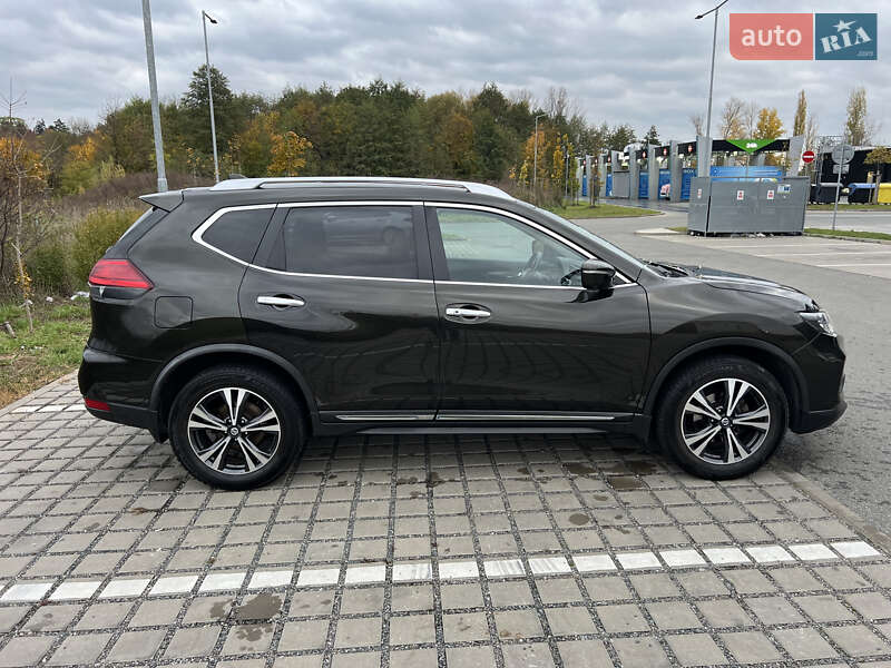 Внедорожник / Кроссовер Nissan Rogue 2017 в Тернополе