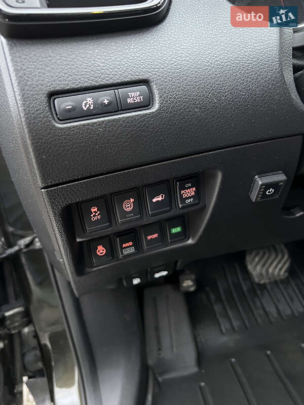 Внедорожник / Кроссовер Nissan Rogue 2017 в Тернополе