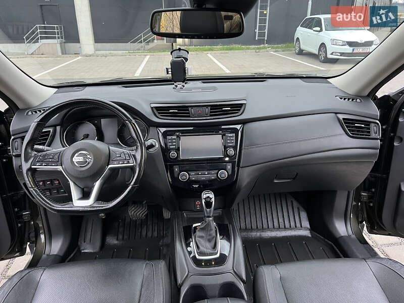 Внедорожник / Кроссовер Nissan Rogue 2017 в Тернополе