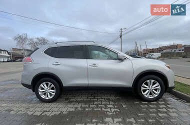 Позашляховик / Кросовер Nissan Rogue 2015 в Чернівцях