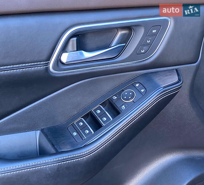 Внедорожник / Кроссовер Nissan Rogue 2021 в Ровно