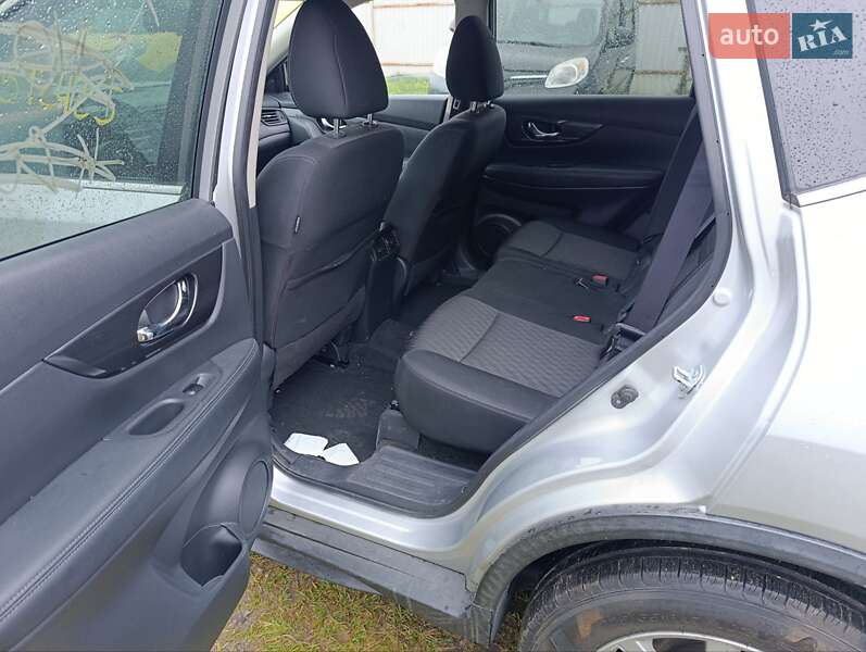 Внедорожник / Кроссовер Nissan Rogue 2017 в Луцке